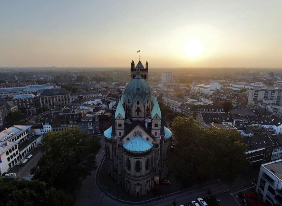 1 Og Direkt An Der Laga 2026 - Moderne Stadtwohnung Am Neusser Markt! 외부 사진